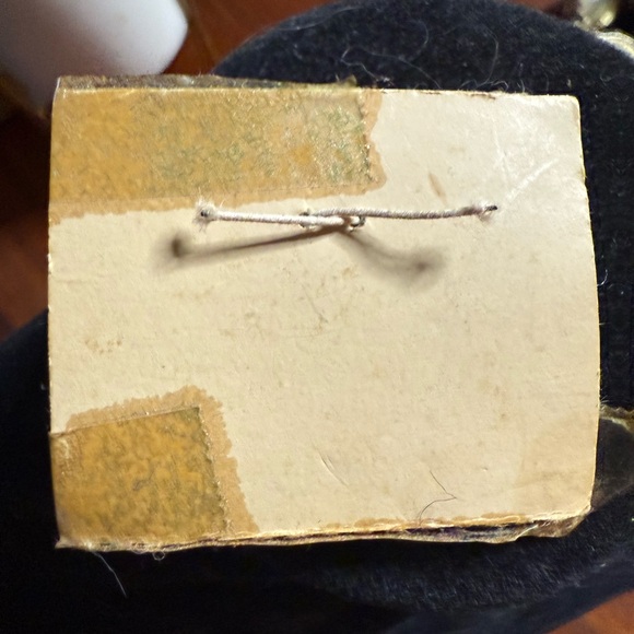 Vintage 1960s Monet Gold-Tone Cat Pendant - Green Rhinestone Eyes Original Card - Picture 3 of 3